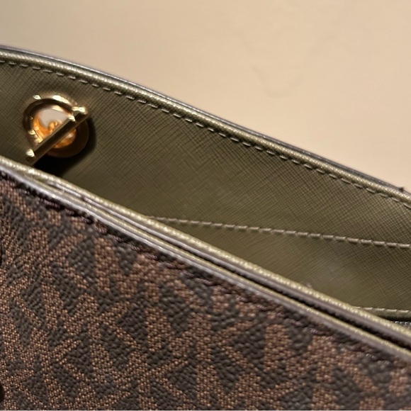 Michael Kors jet set large logo shoulder bag w dust bag - Picture 5 of 10